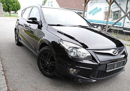 Hyundai i30 1.4 FIFA WM Edition *KLIMA* SH ZV USB 2.Hand
