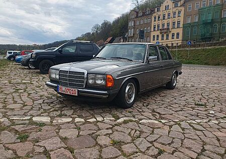 Mercedes-Benz 300 W123 OM606 V12 Getriebe 300D Turbodiesel