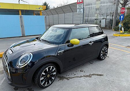 Mini Cooper SE Electric Trim Electric Trim