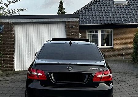Mercedes-Benz E 350 Mercedes Benz E Klasse 350 CGI AMG Paket