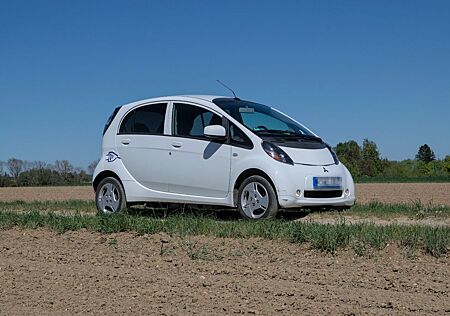 Mitsubishi i-MiEV Electric Vehicle Drilling E-Auto Elektro