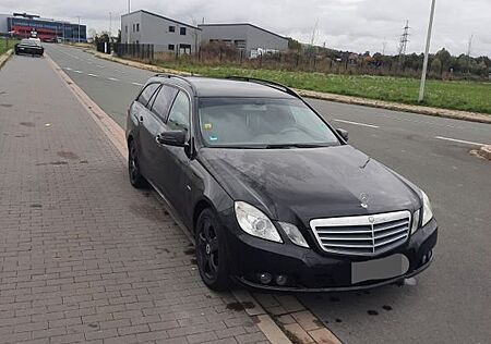 Mercedes-Benz E 200 CGI T BlueEFFICIENCY -