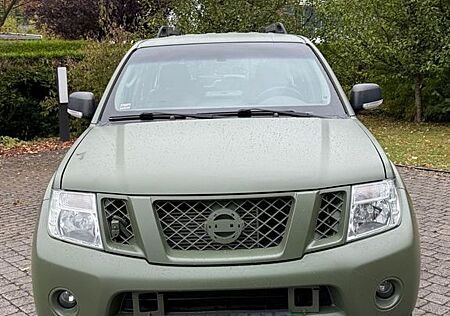 Nissan Pathfinder 2.5 dCi XE STIER BUNDESWEHR