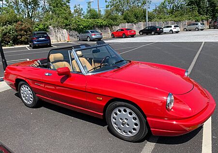 Alfa Romeo Spider 4 series in showroom condition.