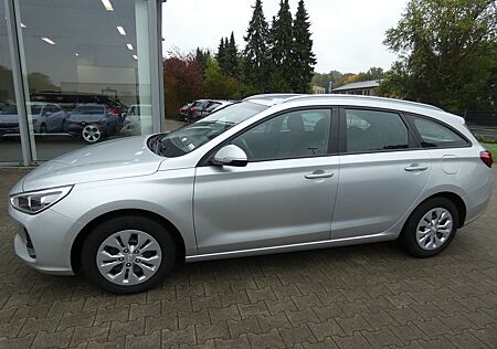 Hyundai i30 cw Family*2 HAND*PDC*SHZ*KLIMA*TÜV10/27*USB*