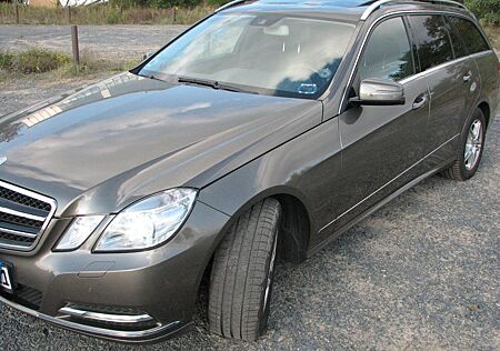 Mercedes-Benz E 200 CGI T BlueEFFICIENCY ELEGANCE TÜV Standhzg