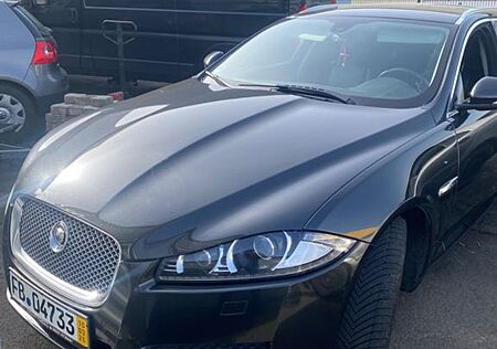 Jaguar XF 3.0 L V6 Diesel Sportbrake -