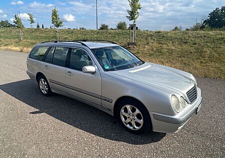 Mercedes-Benz E 320 gebraucht kaufen Mercedes-Benz E 320 T CLASSIC Classic