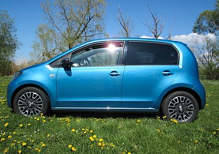 Seat Mii Chic 1.0 55kW 75 PS blau