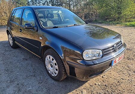 VW Golf Volkswagen IV 1.4 Special SHZ. Klima 1.Hand HU neu