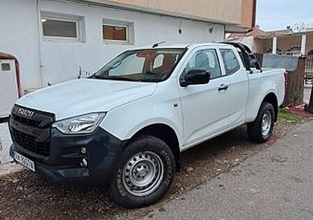 Isuzu D-Max 4x4 , 2023 , 29900km , automatic
