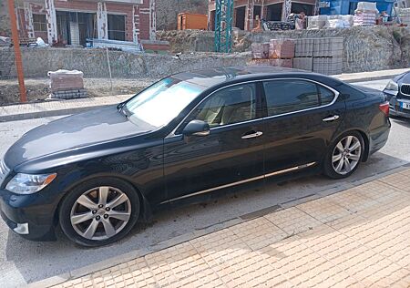 Lexus LS 600 600h L -