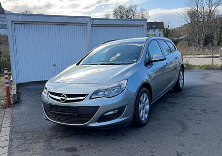 Opel Astra J 1.6 Energy/Tempomat/PDC/StHz/LED