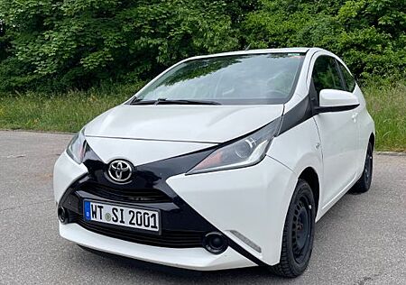 Toyota Aygo (X) Aygo (X) 1,0-l-VVT-i x x