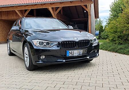 BMW 320d Touring Autom., AHK, Panorama,HUD