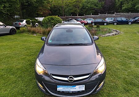 Opel Astra J Sports Tourer Exklusiv/AHK/TEMPOMAT/SO&W