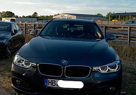 BMW 320d Touring Advantage Pano/AHK/HIFI