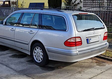 Mercedes-Benz E 240 T CLASSIC, erst 148.000km runter