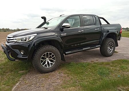 Toyota Hilux Arctic Trucks Old Man Emu