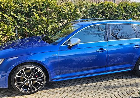 Audi S4 Avant 3.0 TFSI - exclusive | Voll