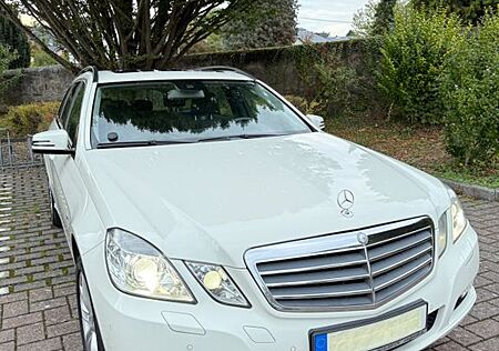 Mercedes-Benz E 200 CGI T-Modell-BlueEFFICIENCY