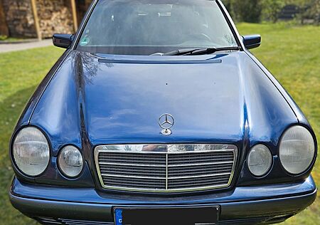 Mercedes-Benz E 240 T CLASSIC