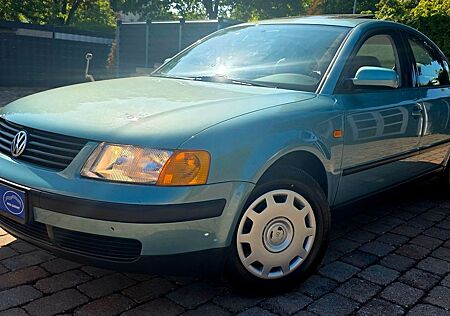 VW Passat Volkswagen 1.6 AUTOMATIKGETRIEBE Comfortline 1. HAND