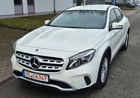 Mercedes-Benz GLA 220 GLA CDI / d SHZ AHK PDC