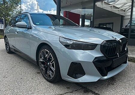 BMW 520d xDrive Touring/AHK/Iconic/20"/Pano/Stndheiz