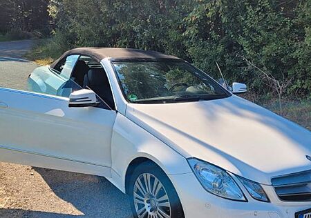 Mercedes-Benz E 200 Cabriolet BlueEFF. AVANTGARDE AV...