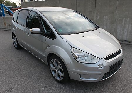 Ford S-Max Titanium Anhängerkupplung Winterreifen