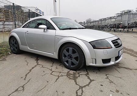 Audi TT Coupe 1.8T quattro BAM S-Line Front