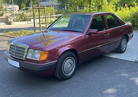 Mercedes-Benz 200 E 5 Gang*Schiebedach*TÜV u. H-Zulassung neu