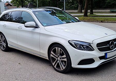 Mercedes-Benz C 400 C400T, 4Matic, Airmatic, Distr., Pano, Keyless