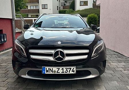 Mercedes-Benz GLA 180 -