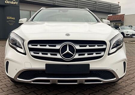 Mercedes-Benz GLA 180 AHK El. Panodach Navi Leder SHZ LED Ambi