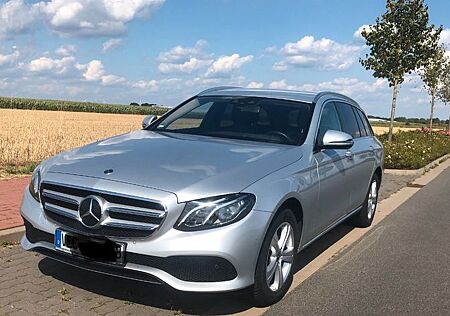 Mercedes-Benz E 220 d T Autom. -