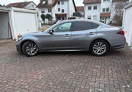 Infiniti Q70 2.2D Auto - (Soundsystem)