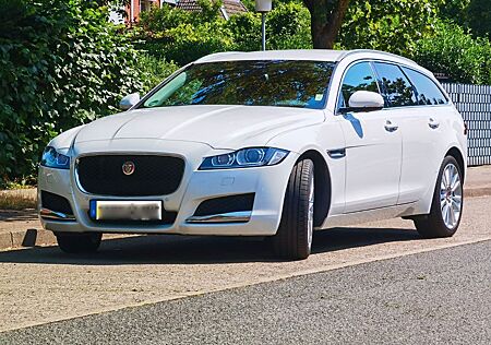 Jaguar XF 20d 180PS Prestige Sportbrake Automatik P...