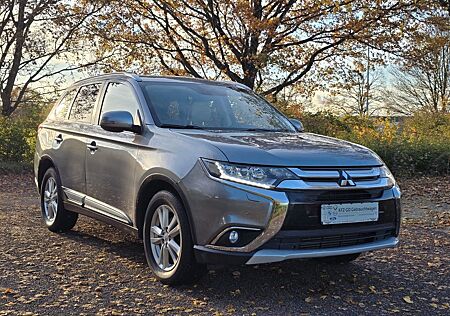 Mitsubishi Outlander 2.2 DI-D Top 4WD. RFK.Navi. 7-Sitzer