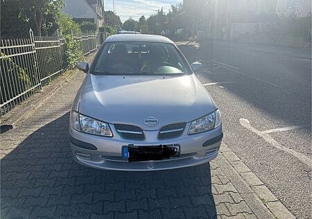 Nissan Almera 1.5i -