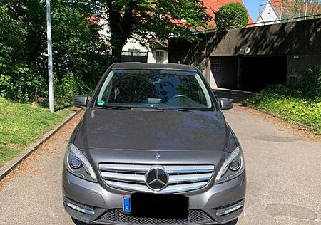 Mercedes-Benz B 200 -