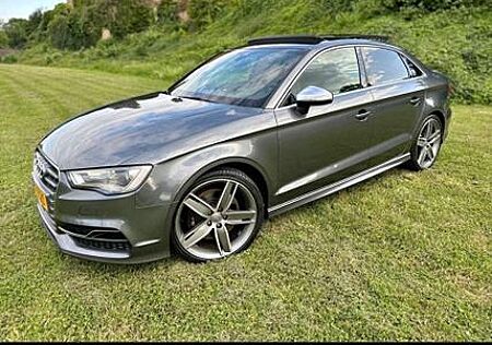 Audi S3 S tronic quattro