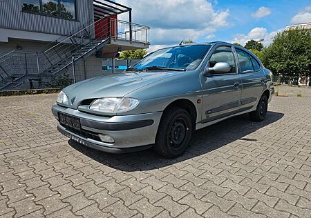 Renault Megane limousine/70tkm/1.6/Tüv Neu