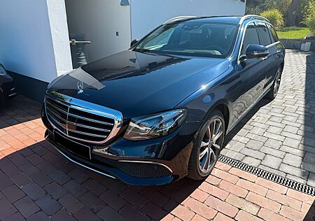 Mercedes-Benz E 220 d T DISTRONIC*HUD*SHZ*MULTIBEAM*360KAM*7SITZER