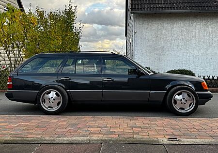 Mercedes-Benz E 300 300 TE Sportline / W124