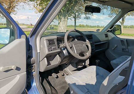 VW T4 Caravelle Volkswagen 2,5-l-Diesel TDI 75kW Standard