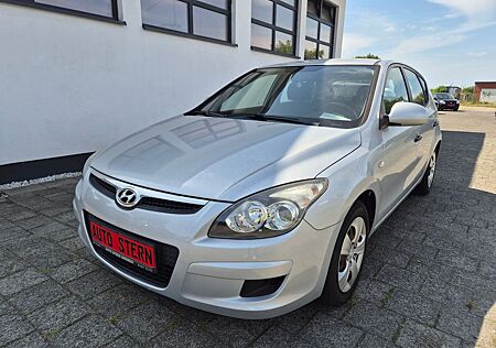 Hyundai i30 1.4 Comfort Klima. AUX/USB. TÜV neu