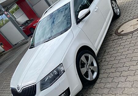 Skoda Octavia weiß 1.4 TSI DSG Elegance Combi,Navi etc
