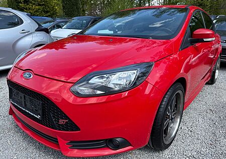 Ford Focus Lim. ST Klimaaut,Navi,Shz,Kam,PDC,Recaro